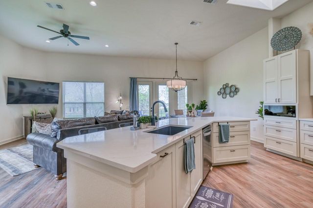 302 Parallel CIR, Horseshoe Bay, TX 78657