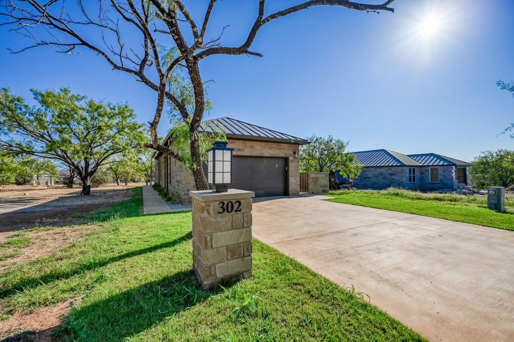 302 Parallel CIR, Horseshoe Bay, TX 78657