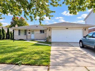 8330 Sunburst, Center Line, MI 48015