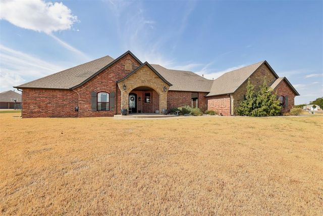 203 Raye Place, Tuttle, OK 73089