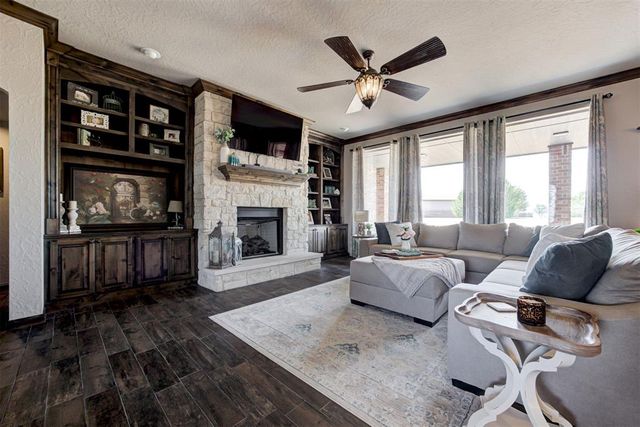 203 Raye Place, Tuttle, OK 73089