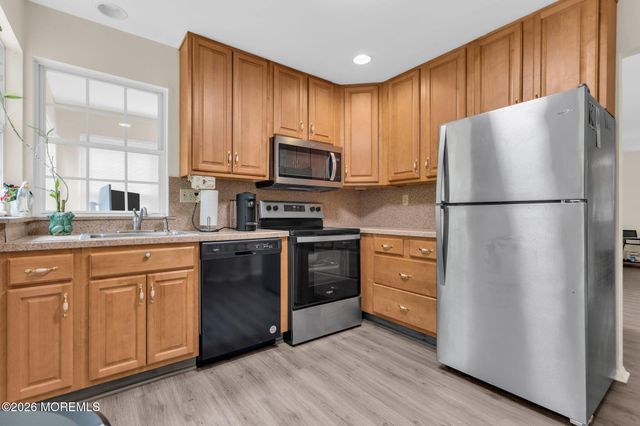 3 Maidstone Way, Manchester, NJ 08759
