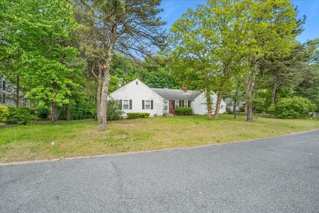 16 Heritage Pl, Dennis, MA 02660