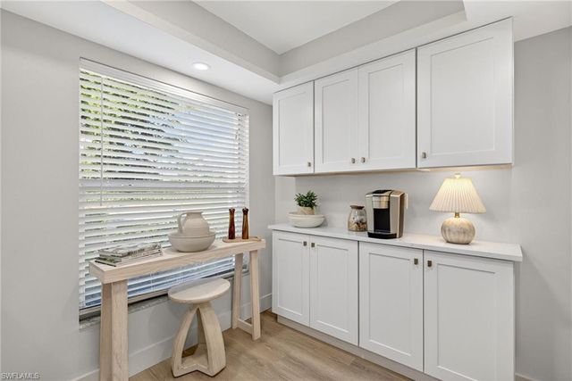 9832 Luna CIR # 103G, Naples, FL 34109