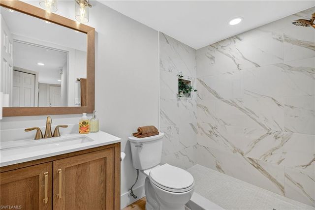 9832 Luna CIR # 103G, Naples, FL 34109