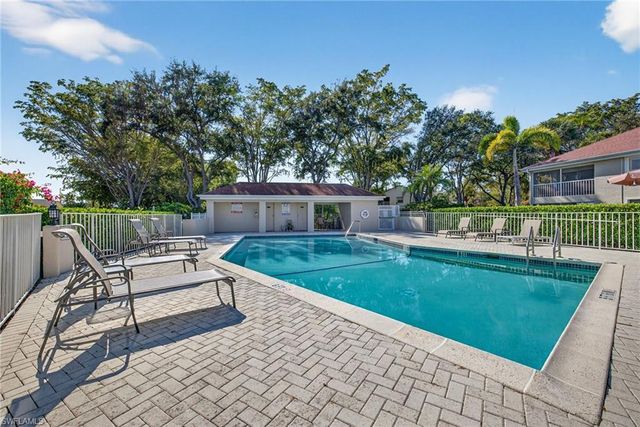 9832 Luna CIR # 103G, Naples, FL 34109