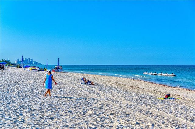 9832 Luna CIR # 103G, Naples, FL 34109