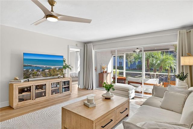 9832 Luna CIR # 103G, Naples, FL 34109