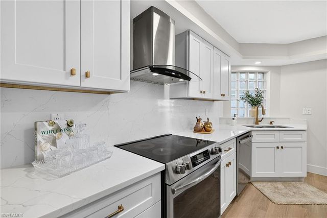 9832 Luna CIR # 103G, Naples, FL 34109