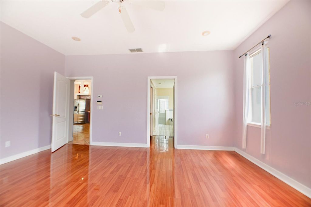 Image 18 of property listing at 8022 CANYON LAKE CIRCLE, Orlando, FL 32835