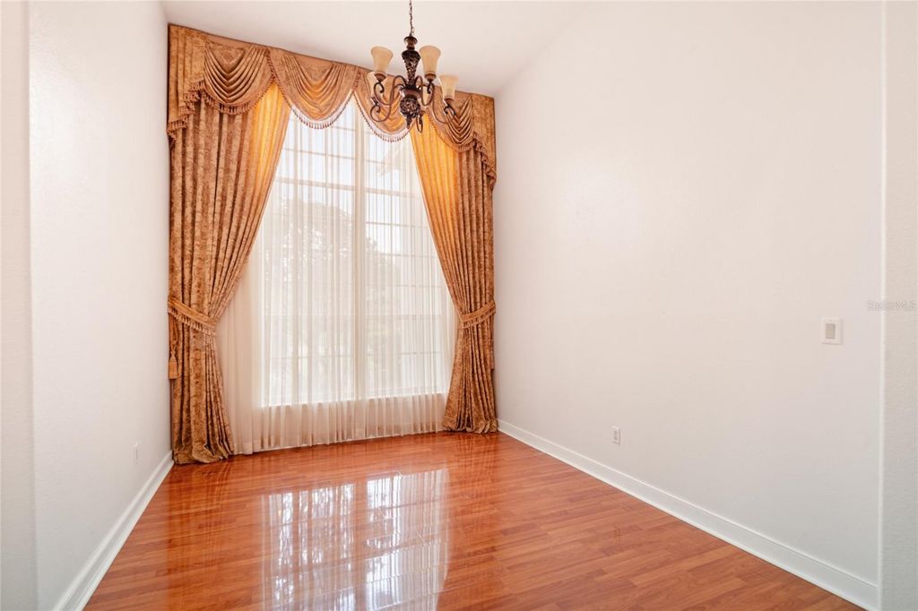 Image 30 of property listing at 8022 CANYON LAKE CIRCLE, Orlando, FL 32835