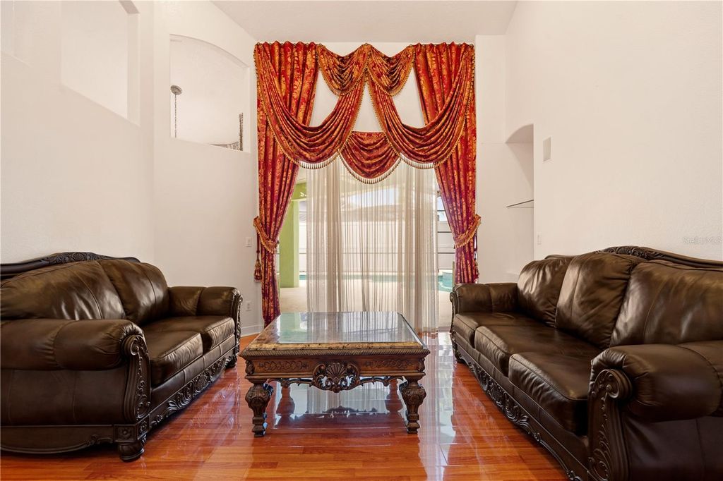 Image 33 of property listing at 8022 CANYON LAKE CIRCLE, Orlando, FL 32835