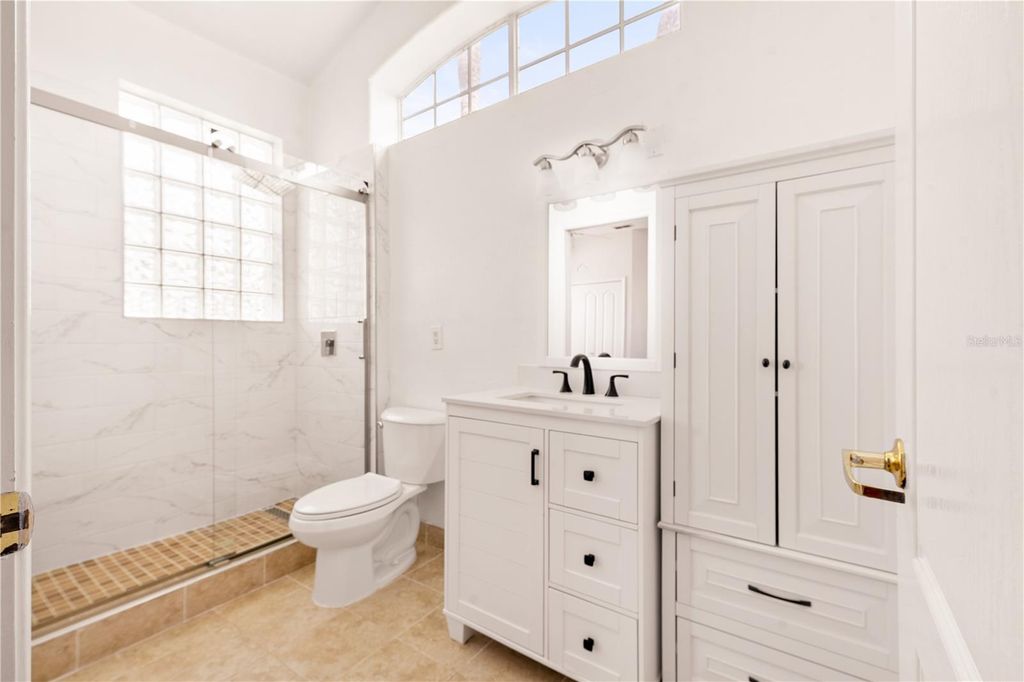 Image 38 of property listing at 8022 CANYON LAKE CIRCLE, Orlando, FL 32835