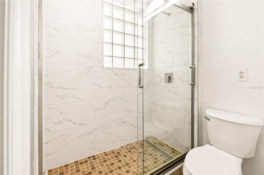 Image 39 of property listing at 8022 CANYON LAKE CIRCLE, Orlando, FL 32835