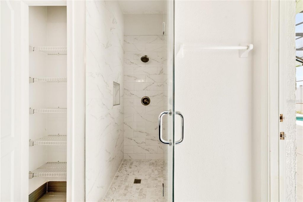 Image 48 of property listing at 8022 CANYON LAKE CIRCLE, Orlando, FL 32835