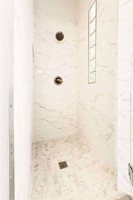 Image 49 of property listing at 8022 CANYON LAKE CIRCLE, Orlando, FL 32835