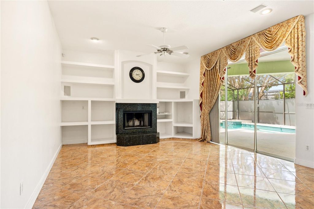 Image 6 of property listing at 8022 CANYON LAKE CIRCLE, Orlando, FL 32835