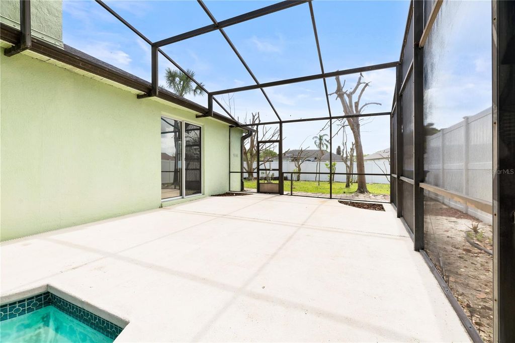 Image 55 of property listing at 8022 CANYON LAKE CIRCLE, Orlando, FL 32835