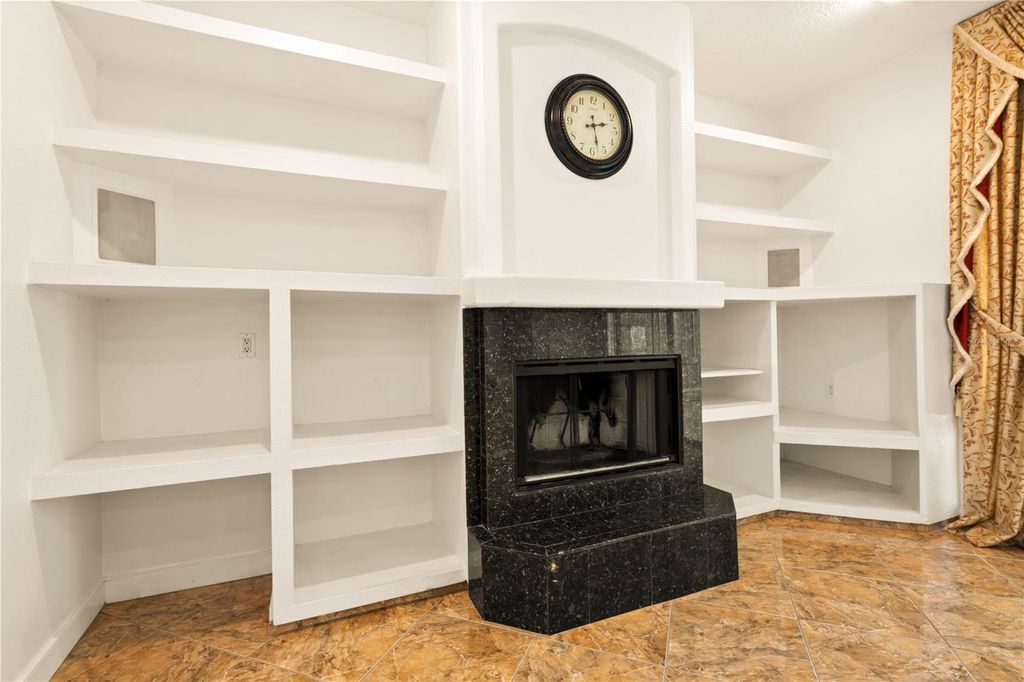 Image 7 of property listing at 8022 CANYON LAKE CIRCLE, Orlando, FL 32835