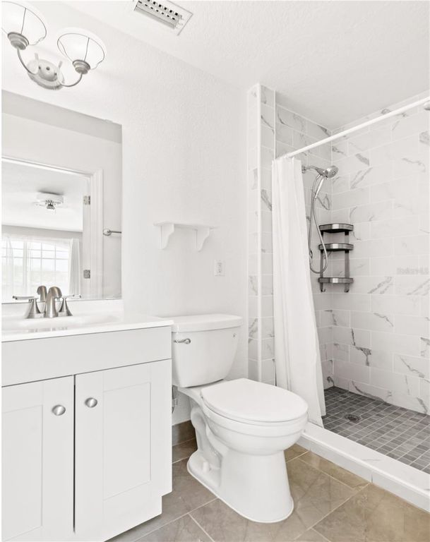 Image 64 of property listing at 8022 CANYON LAKE CIRCLE, Orlando, FL 32835