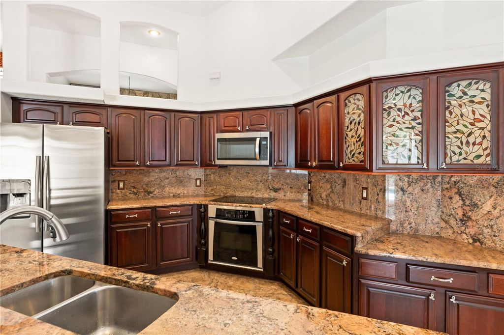 Image 10 of property listing at 8022 CANYON LAKE CIRCLE, Orlando, FL 32835