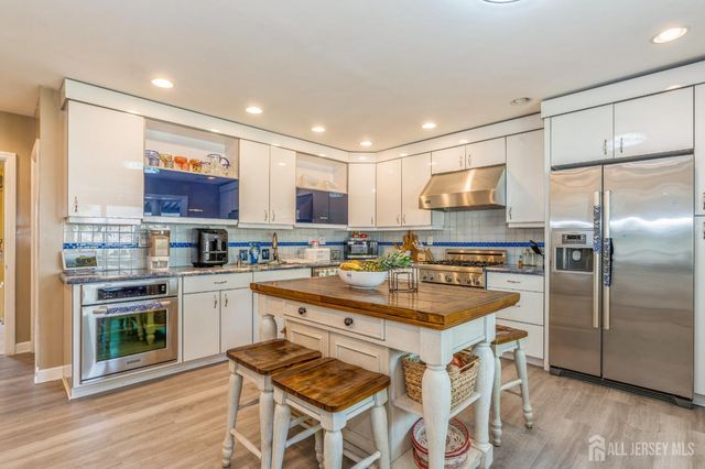 11 Cotter Drive, New Brunswick, NJ 08901