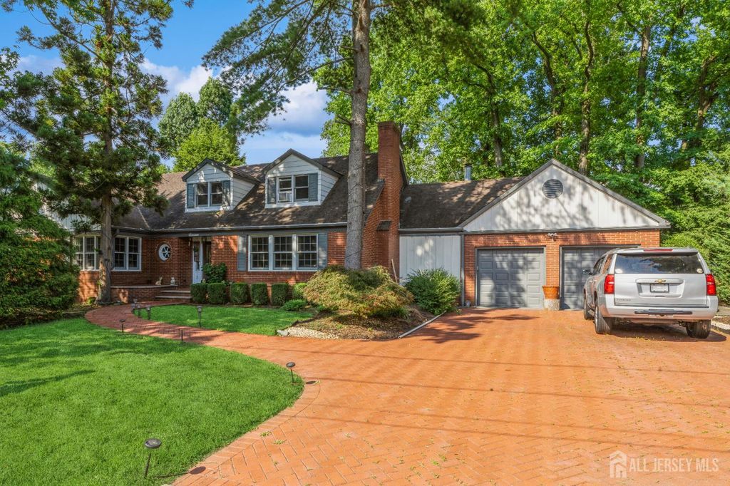 11 Cotter Drive, New Brunswick, NJ 08901