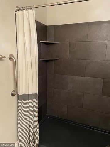 2800 Hillsboro Avenue N 105, New Hope, MN 55427