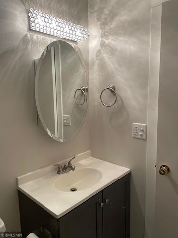 2800 Hillsboro Avenue N 105, New Hope, MN 55427