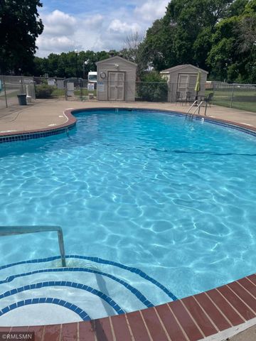 2800 Hillsboro Avenue N 105, New Hope, MN 55427