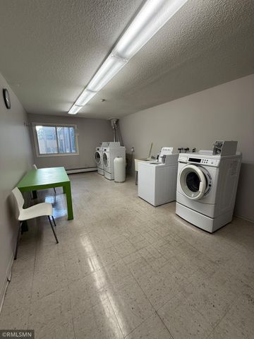 2800 Hillsboro Avenue N 105, New Hope, MN 55427