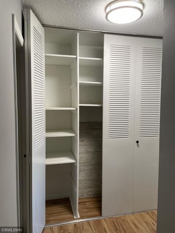 2800 Hillsboro Avenue N 105, New Hope, MN 55427