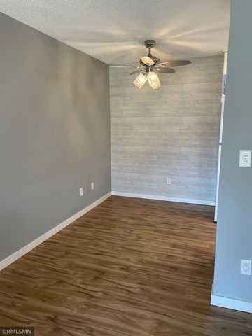 2800 Hillsboro Avenue N 105, New Hope, MN 55427