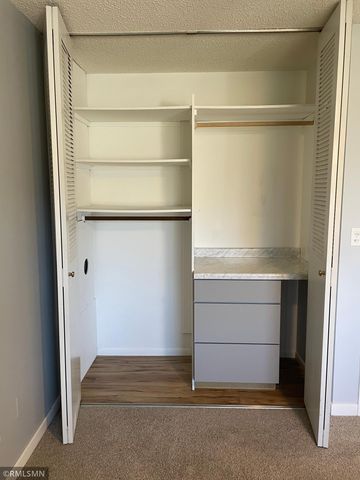 2800 Hillsboro Avenue N 105, New Hope, MN 55427