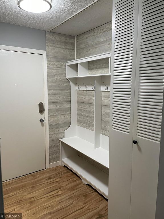 2800 Hillsboro Avenue N 105, New Hope, MN 55427