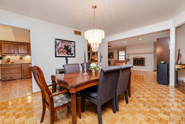 18865 Tanala DRIVE, Brookfield, WI 53045