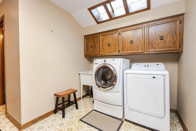 18865 Tanala DRIVE, Brookfield, WI 53045