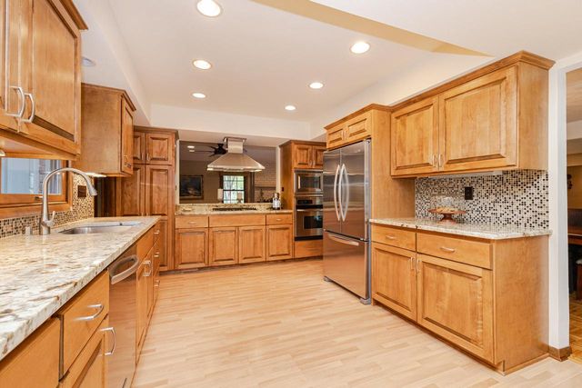 18865 Tanala DRIVE, Brookfield, WI 53045