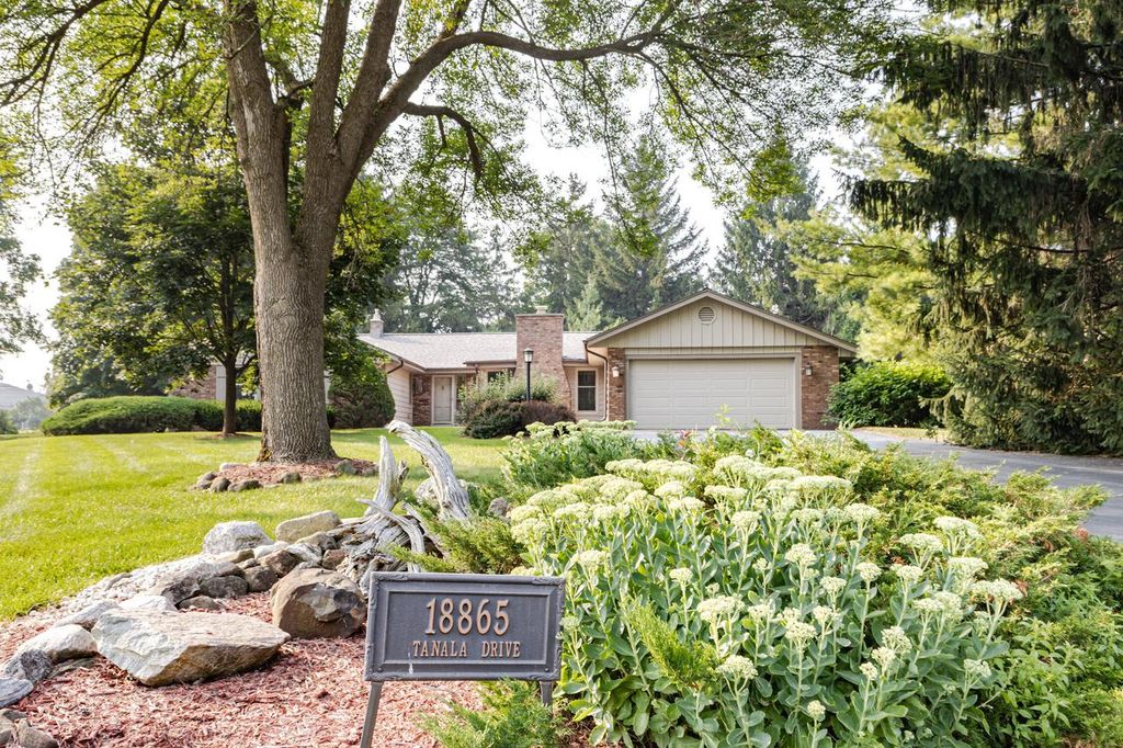 18865 Tanala DRIVE, Brookfield, WI 53045