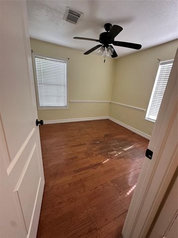 10110 Glenmawr Drive, Houston, TX 77075