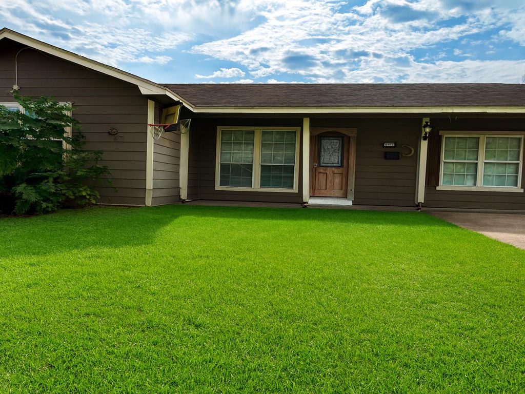 10110 Glenmawr Drive, Houston, TX 77075
