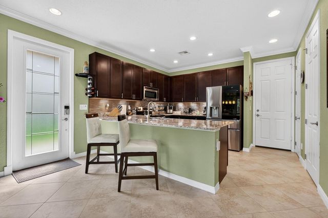 615 SW Glen Crest Way, Stuart, FL 34997