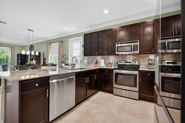 615 SW Glen Crest Way, Stuart, FL 34997