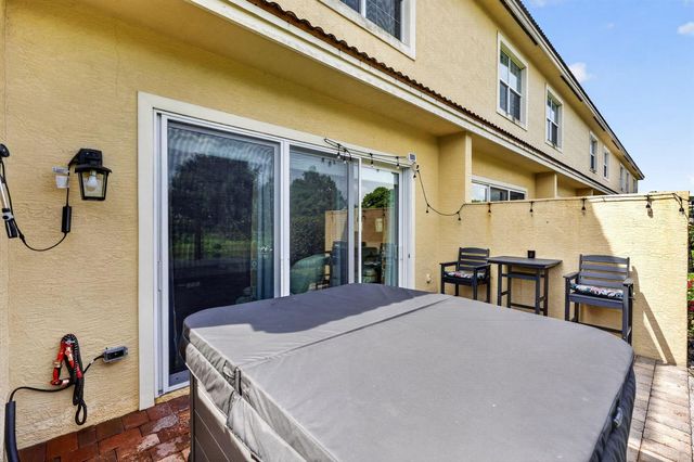 615 SW Glen Crest Way, Stuart, FL 34997