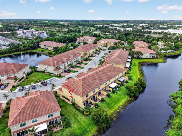 615 SW Glen Crest Way, Stuart, FL 34997