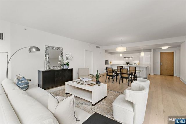 9 Ave At Port Imperial 911, West New York, NJ 07093