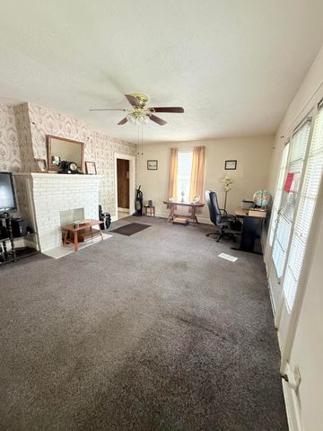 110 Estill Avenue, Irvine, KY 40336