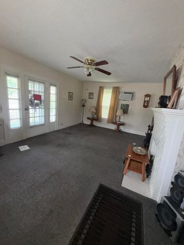 110 Estill Avenue, Irvine, KY 40336