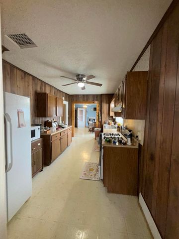 110 Estill Avenue, Irvine, KY 40336
