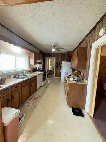 110 Estill Avenue, Irvine, KY 40336